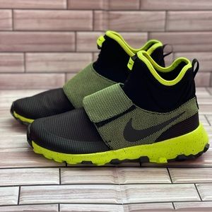 Nike Roshe Mid Winter Stamina Sneakers
